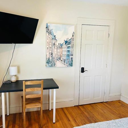Nice Cute Room In Lincoln With Shared Bathroom And Kitchen D Exterior photo