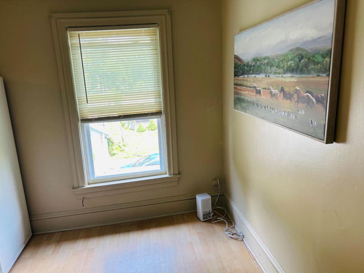 Nice Cute Room In Lincoln With Shared Bathroom And Kitchen D Exterior photo