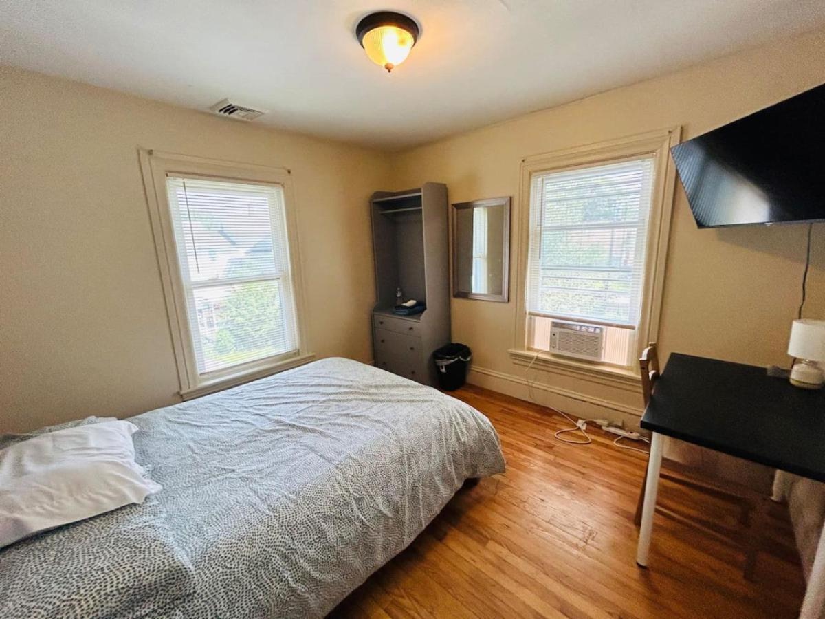 Nice Cute Room In Lincoln With Shared Bathroom And Kitchen D Exterior photo