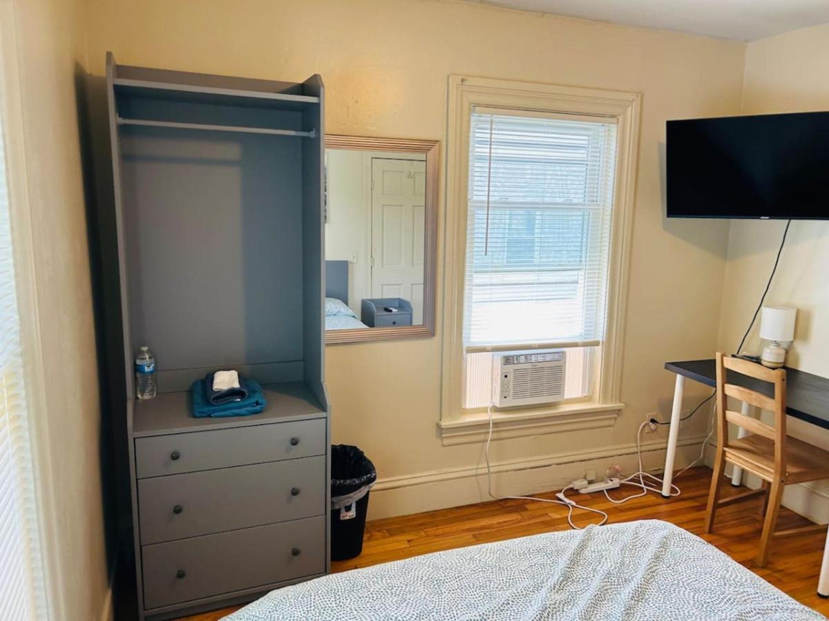 Nice Cute Room In Lincoln With Shared Bathroom And Kitchen D Exterior photo