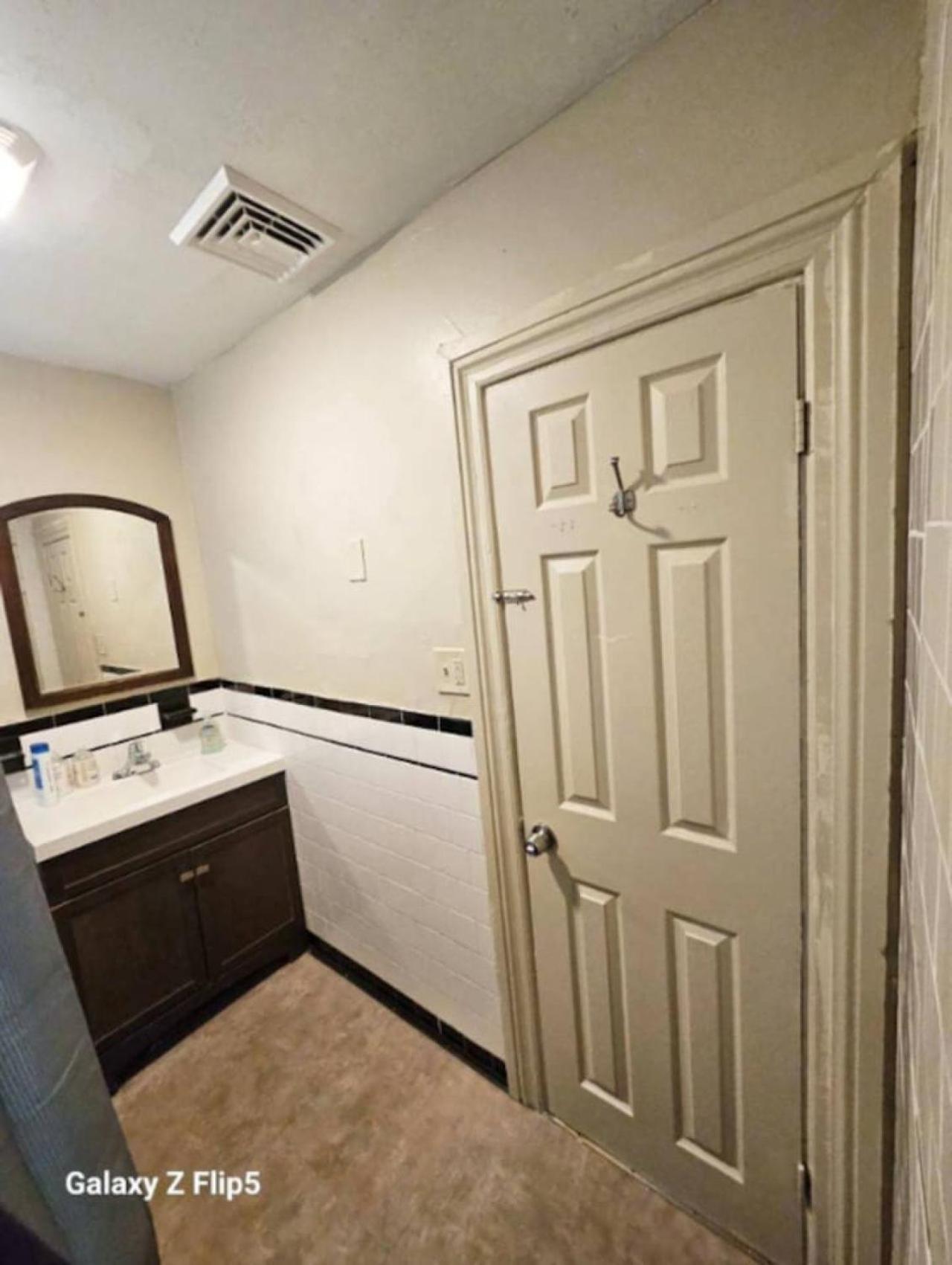 Nice Cute Room In Lincoln With Shared Bathroom And Kitchen D Exterior photo