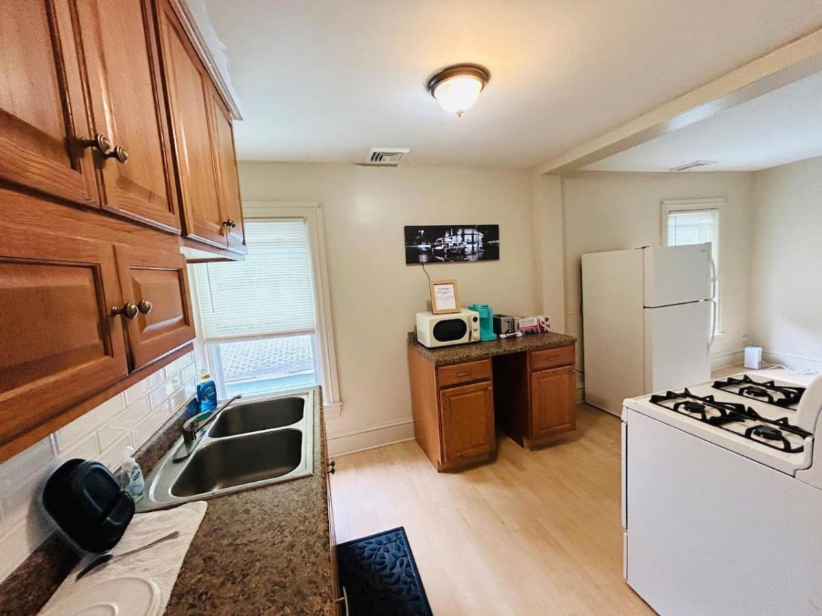 Nice Cute Room In Lincoln With Shared Bathroom And Kitchen D Exterior photo