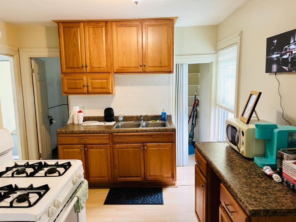 Nice Cute Room In Lincoln With Shared Bathroom And Kitchen D Exterior photo