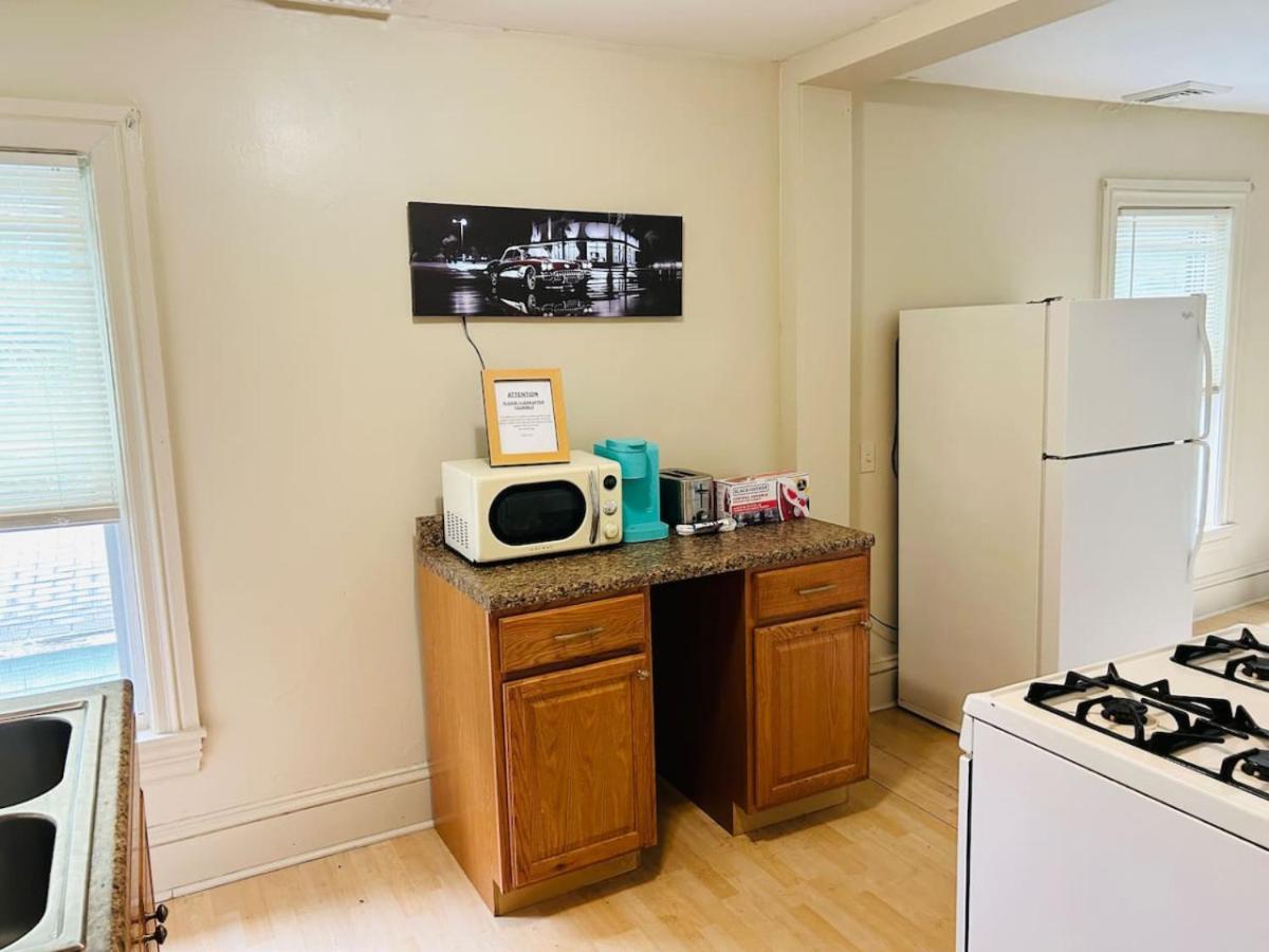 Nice Cute Room In Lincoln With Shared Bathroom And Kitchen D Exterior photo