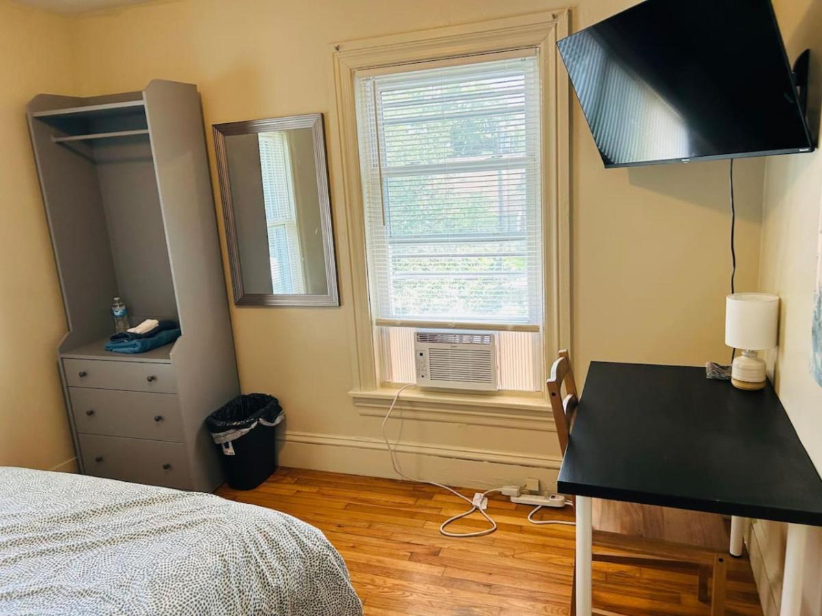 Nice Cute Room In Lincoln With Shared Bathroom And Kitchen D Exterior photo
