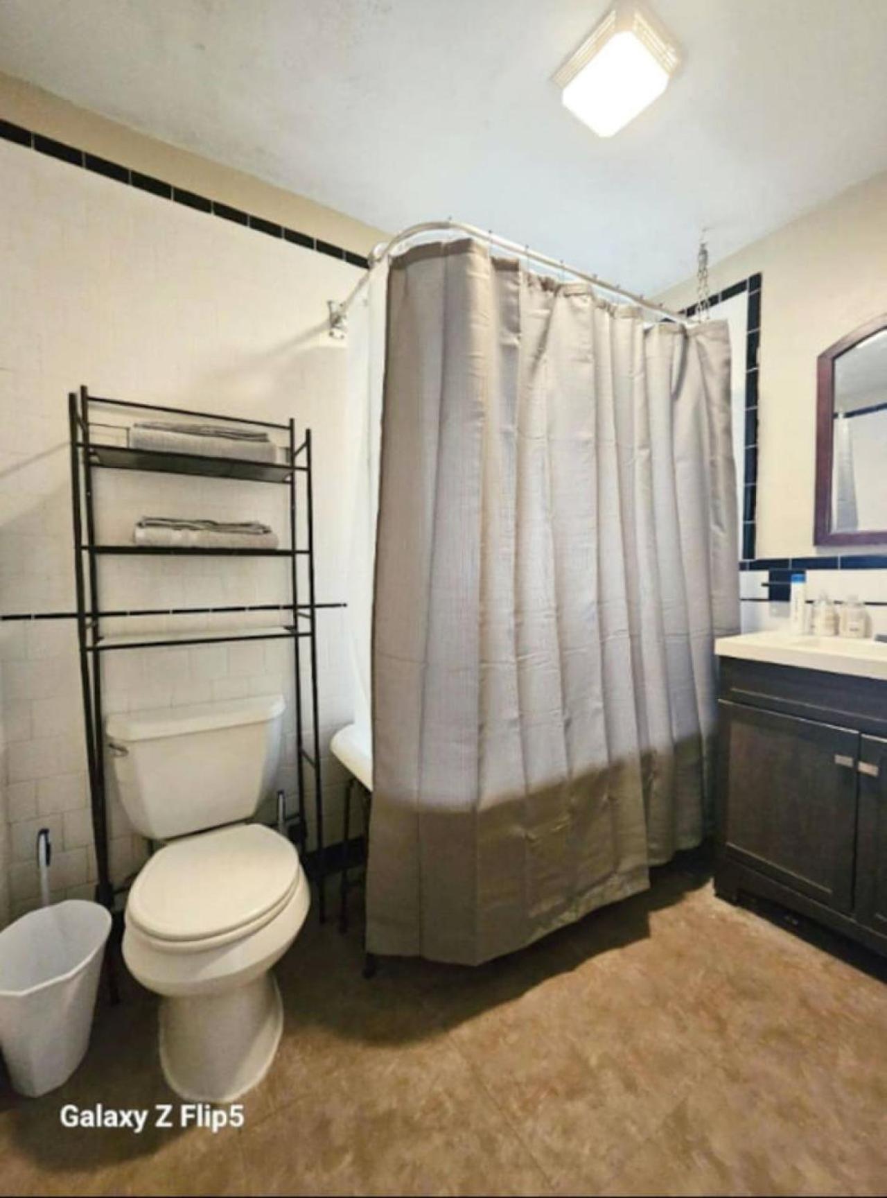 Nice Cute Room In Lincoln With Shared Bathroom And Kitchen D Exterior photo